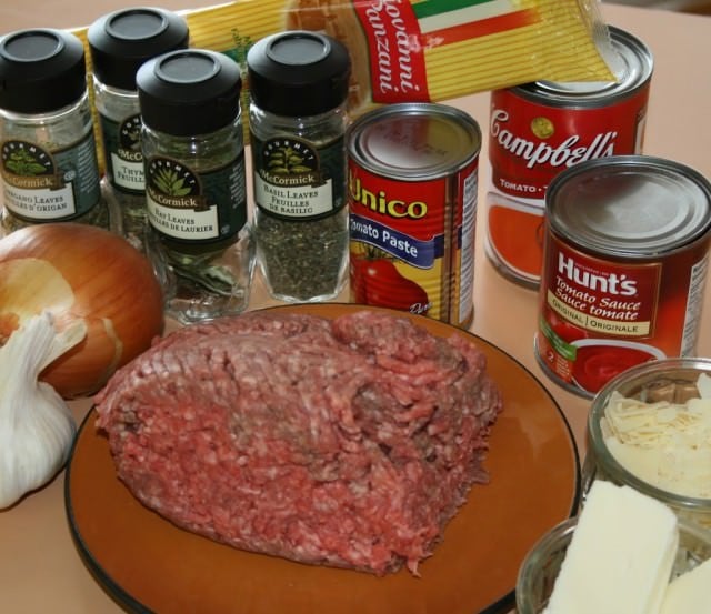 Ingredients for making meat sauce.