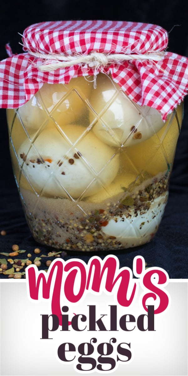 This recipe for Mom’s Pickled Eggs is delicious. A quick and easy recipe for the perfect Keto, low carb and low calorie snack. via @artandthekitch