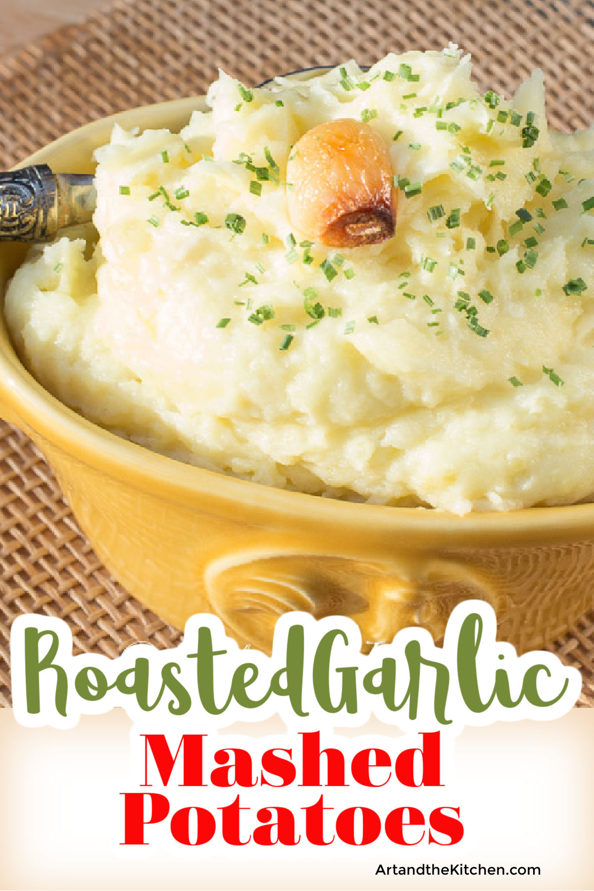 Make Perfect Roasted Garlic Mashed Potatoes every time with these easy to follow instructions. via @artandthekitch