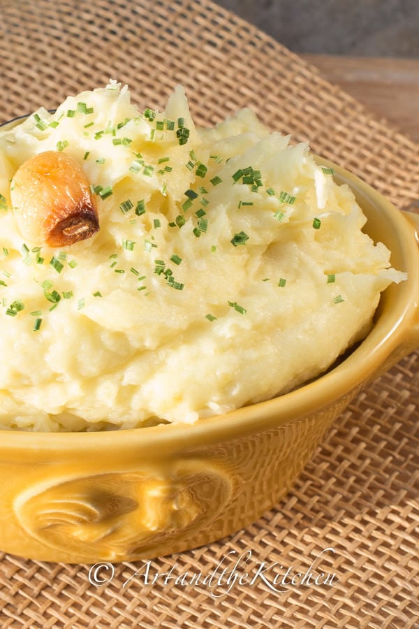 Perfect Roasted Garlic Mashed Potatoes - Art and the Kitchen