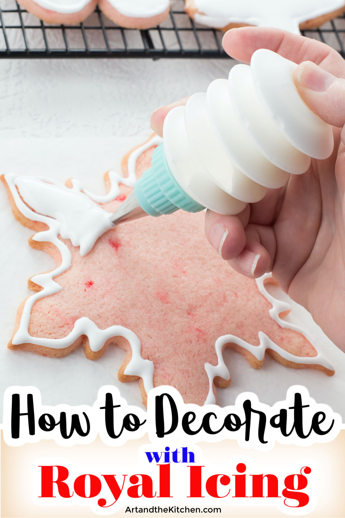 How to Decorate Cookies with Royal Icing, here are some easy to follow step by step instructions. via @artandthekitch