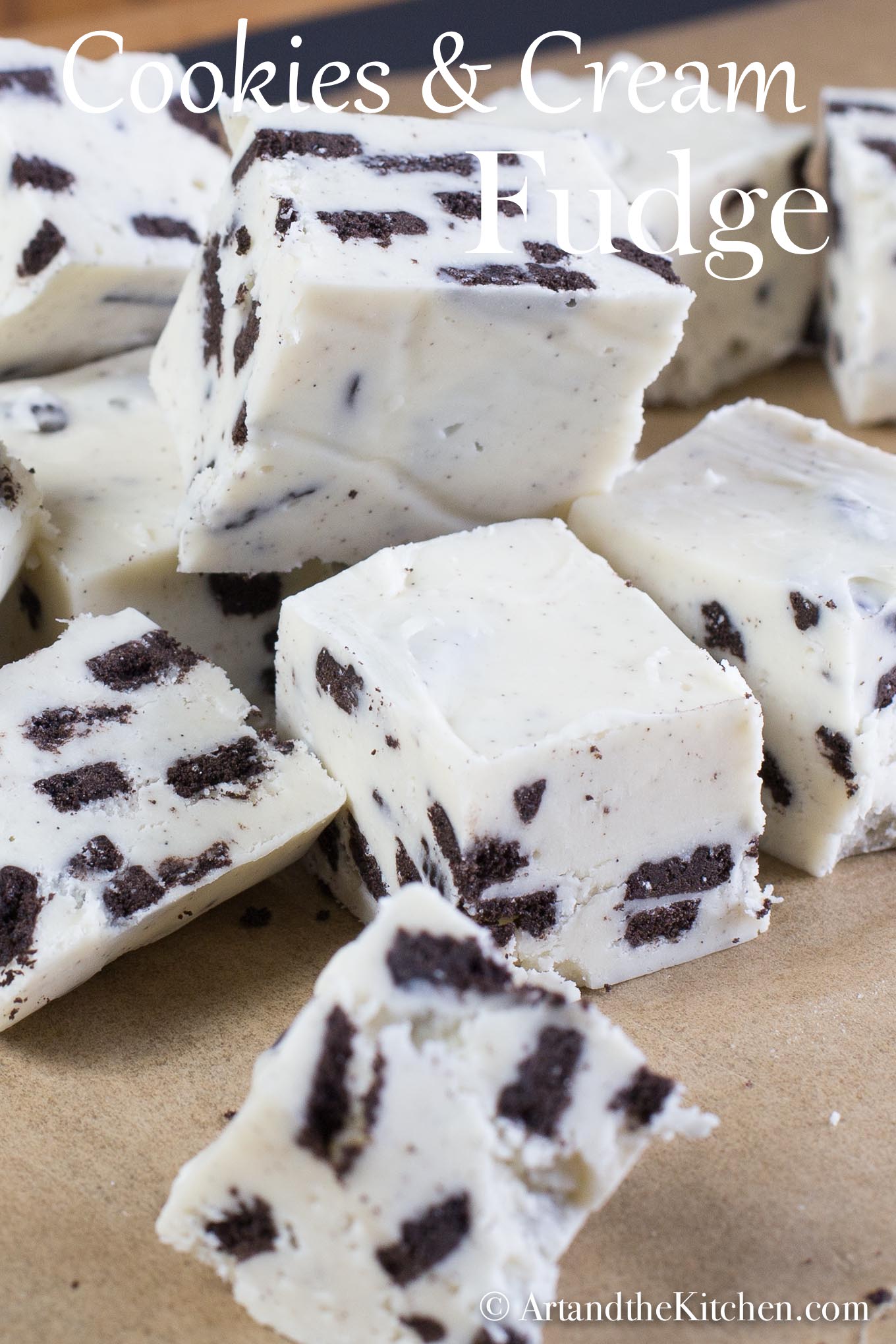 Fudge that is so smooth and creamy made with white chocolate and delicious bits of Oreo cookies. A Holiday favorite fudge recipe! via @artandthekitch